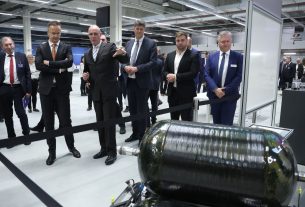 Szeged, Rheinmetall, hibrid gyár, gyár, üzem, megnyitó, Szíjjártó Péter