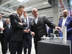 Szeged, Rheinmetall, hibrid gyár, gyár, üzem, megnyitó, Szíjjártó Péter