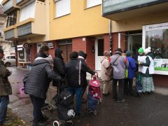 Szeged, Ételt az Életért Alapítvány, élelmiszer csomag, osztása, ételosztás, rászorulók, karácsony