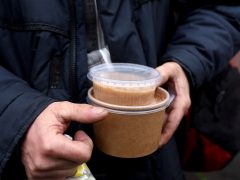 Szeged, Ételt az Életért Alapítvány, élelmiszer csomag, osztása, ételosztás, rászorulók, karácsony