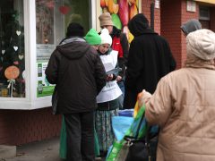 Szeged, Ételt az Életért Alapítvány, élelmiszer csomag, osztása, ételosztás, rászorulók, karácsony