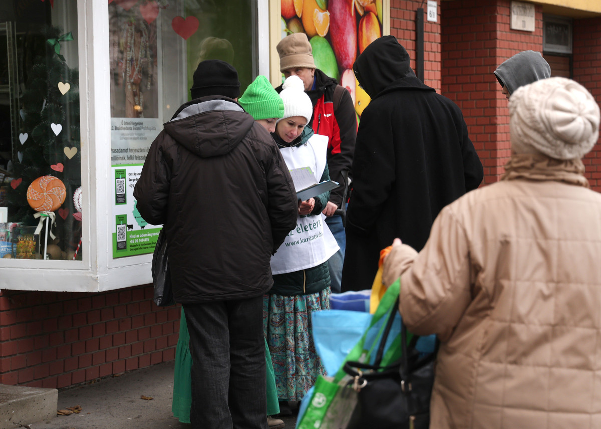 Szeged, Ételt az Életért Alapítvány, élelmiszer csomag, osztása, ételosztás, rászorulók, karácsony