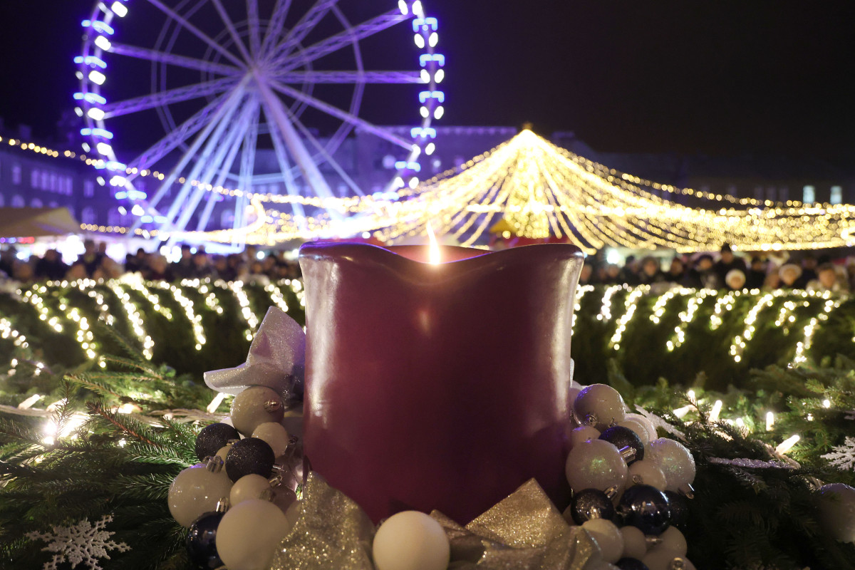 Szeged, gyertyagyújtás, Dóm tér, advent