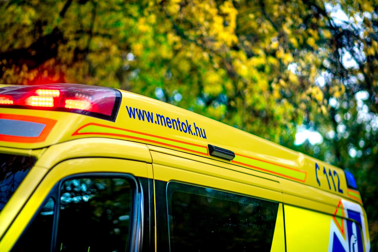 Mentő. Mentőszolgálat. Országos Mentőszolgálat. Fotó: OMSZ hivatalos FB