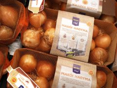 Szeged, Metro, áruház, vásárlás, hal, hús, pezsgő, alkohol, édesség, tányér, robotgép, hűtő, edény, makói hagyma