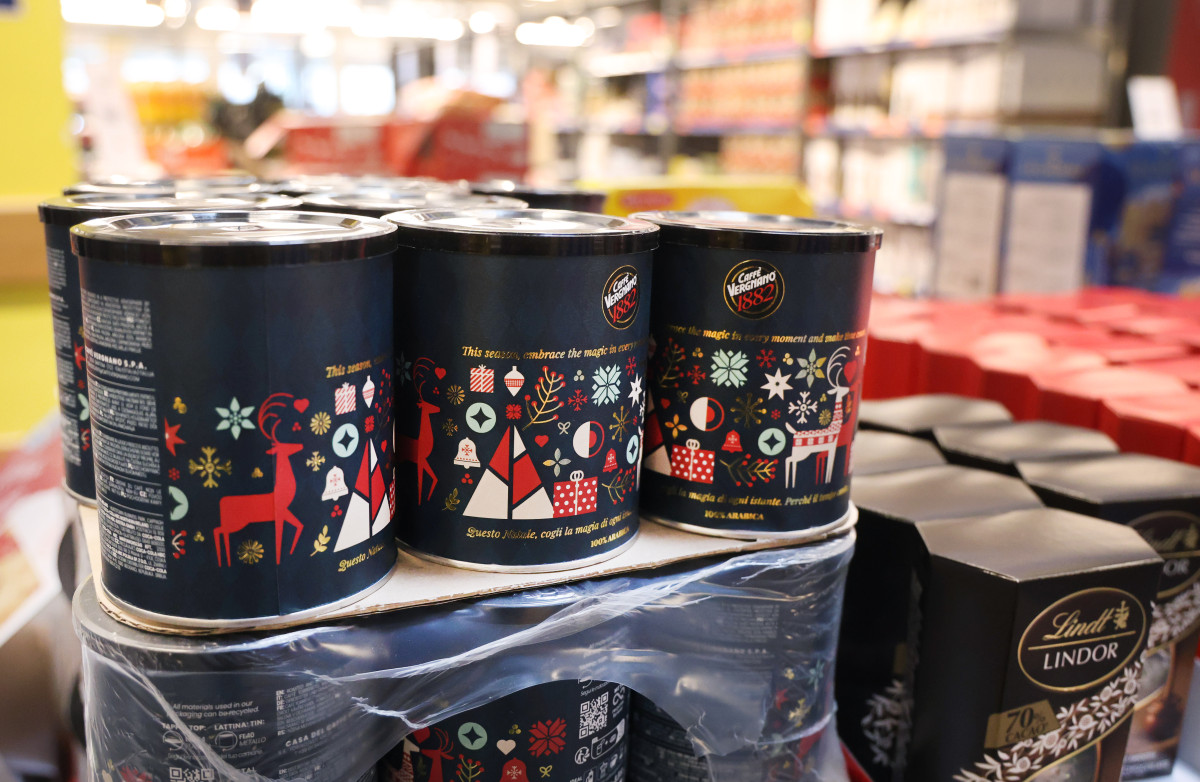 Szeged, Metro, áruház, vásárlás, hal, hús, pezsgő, alkohol, édesség, tányér, robotgép, hűtő, edény, makói hagyma