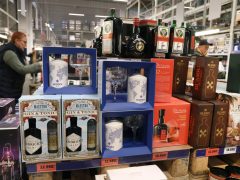 Szeged, Metro, áruház, vásárlás, hal, hús, pezsgő, alkohol, édesség, tányér, robotgép, hűtő, edény, makói hagyma