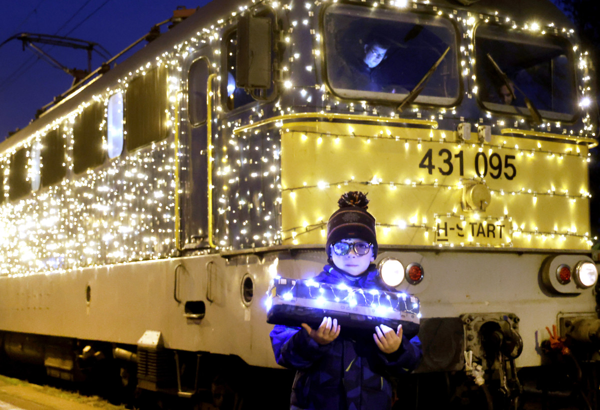 Szeged, Fény Szili, fényvonat, MÁV, mozdony