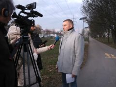 Szeged, József Attila sugárút, kerékpárút, napelemes közvilágítás, kandeláber