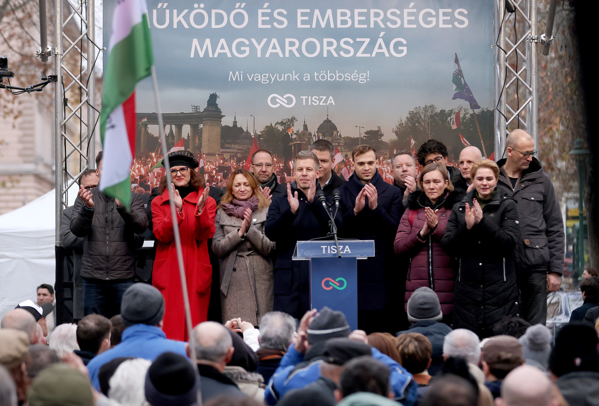 Szeged, Magyar Péter, Tisza Párt, Tisza, Út a Győzelembe, országjárás Széchenyi tér