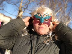 Szeged, szilveszteri kellékek, szilveszter, Széchenyi tér, duda, kalap, maszk