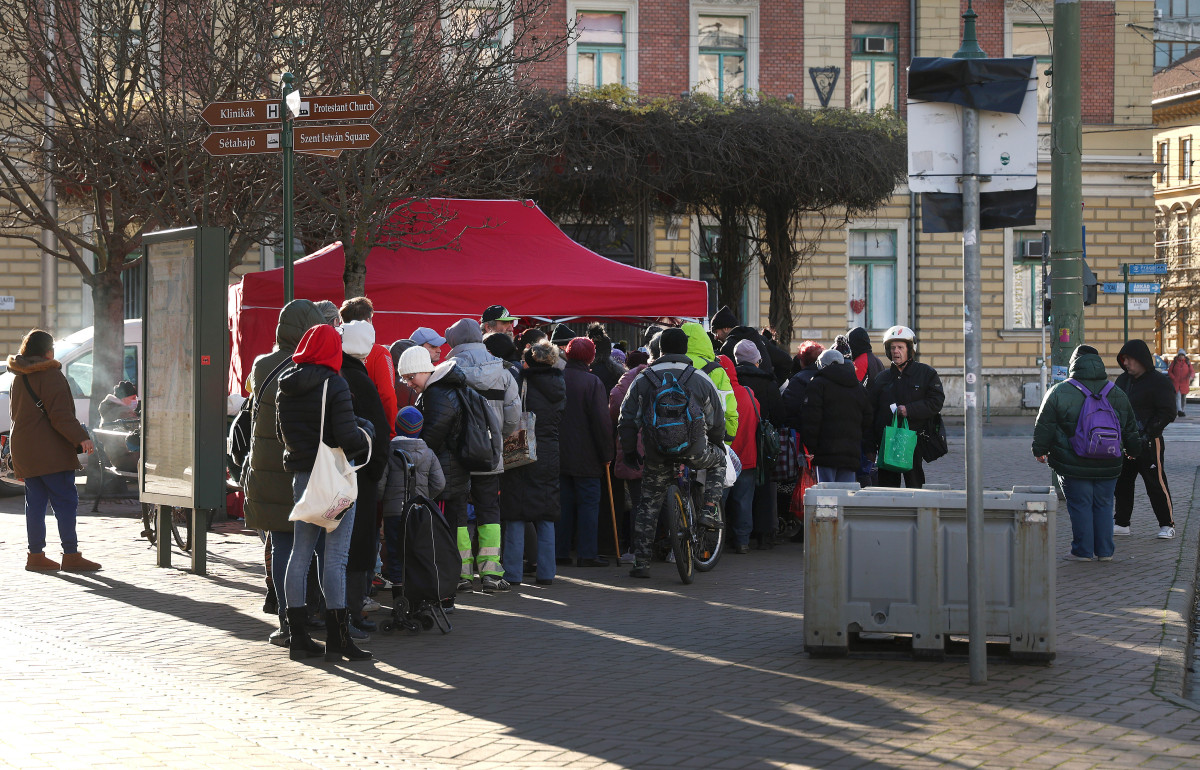Szeged, Boldogságfalva, Alapítvány, ételosztás, rászorulók, Anna-kút