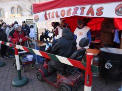 Szeged, Boldogságfalva, Alapítvány, ételosztás, rászorulók, Anna-kút