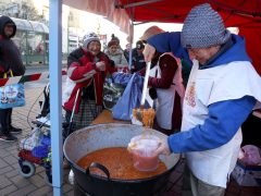 Szeged, Boldogságfalva, Alapítvány, ételosztás, rászorulók, Anna-kút