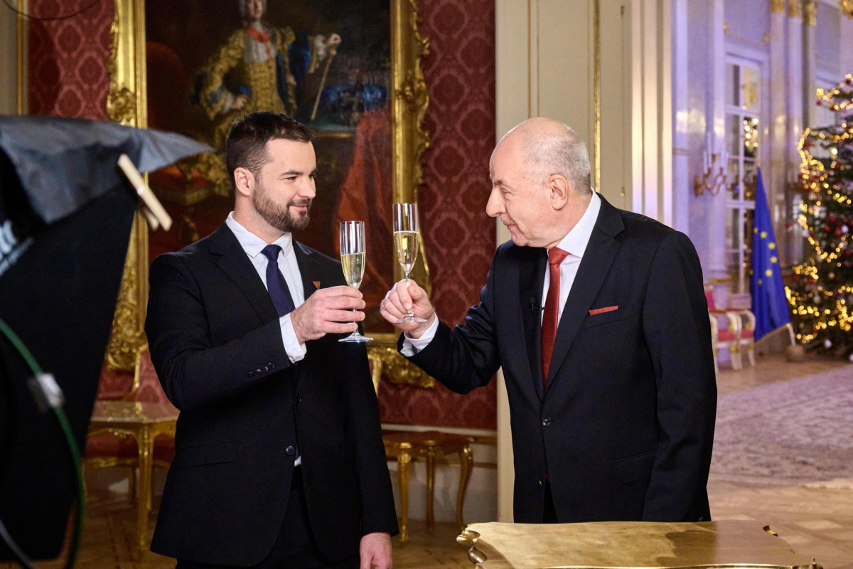 Sulyok Tamás. Kapu Tibor. Újévi köszöntő. Fotó: HUNOR - Magyar Űrhajós Program