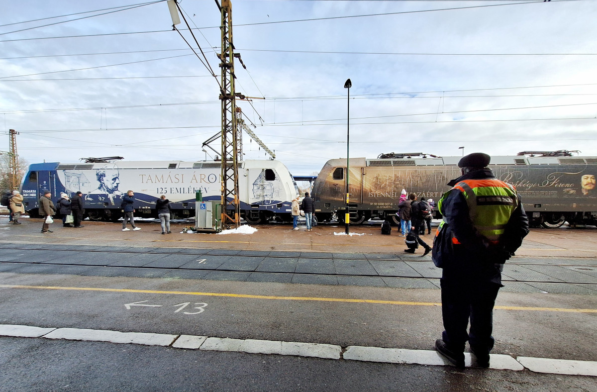 Kecskemét, vasútállomás, vasút, vonat, MÁV, utazás