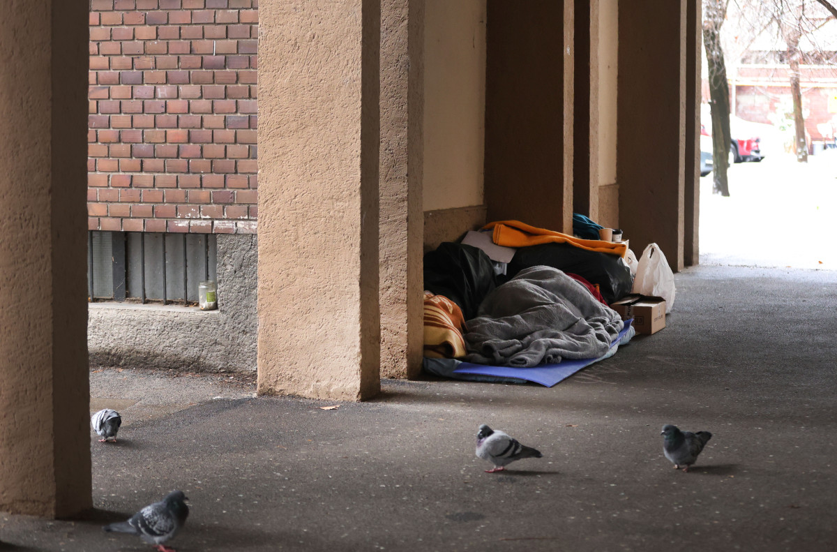 Szeged, havazás, hó, január, tél, időjárás, hajléktalan