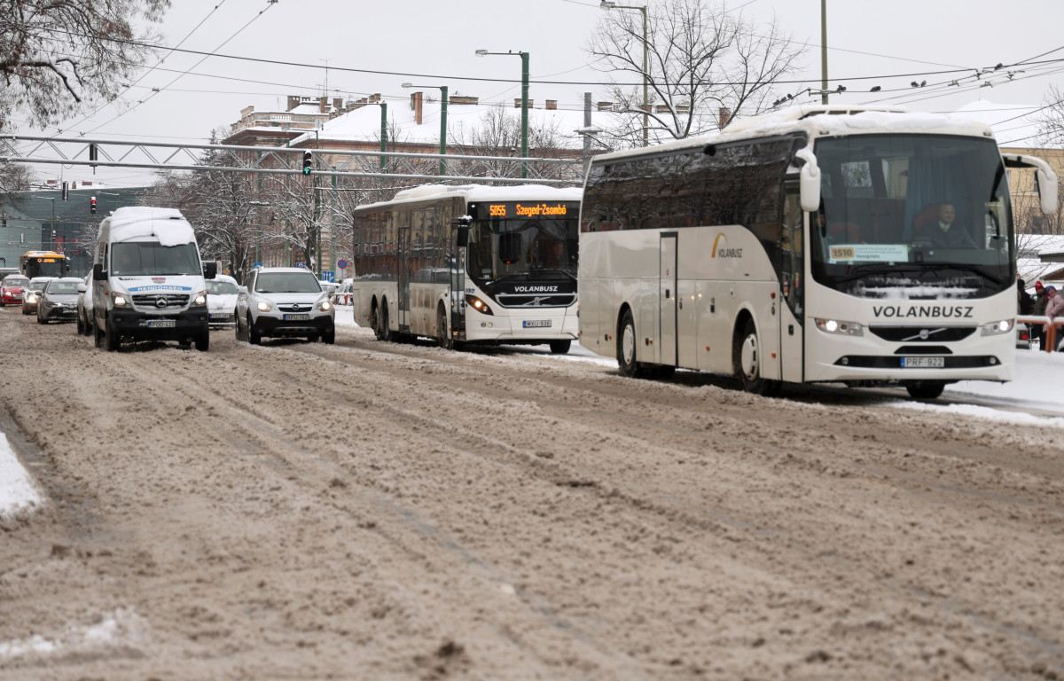 Szeged, havazás, hó, január, tél, időjárás, közlekedés