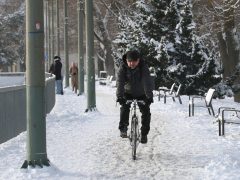 Szeged, havazás, hó, január, tél, időjárás, kerékpáros