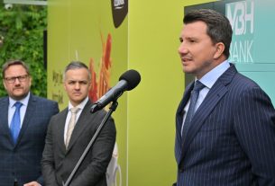 Lemondott Barna Zsolt, a PTE-t fenntartó alapítvány kuratóriumi elnöke, az MBH Bank elnök-vezérigazgatója. Fotó: MBH Bank hivatalos FB