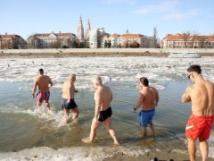 Szeged, jeges Tisza, Tisza, jég, fürdőzés, tél, január, Lapos