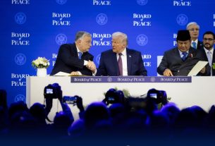 Megalakult a Béketanács, aláírták az alapító okiratot. Fotó: Orbán Viktor hivatalos FB