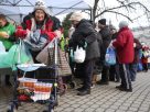 Szeged, ételosztás, rászorulók, szegénység, Magyar Református Szeretetszolgálat, Kálvin tér
