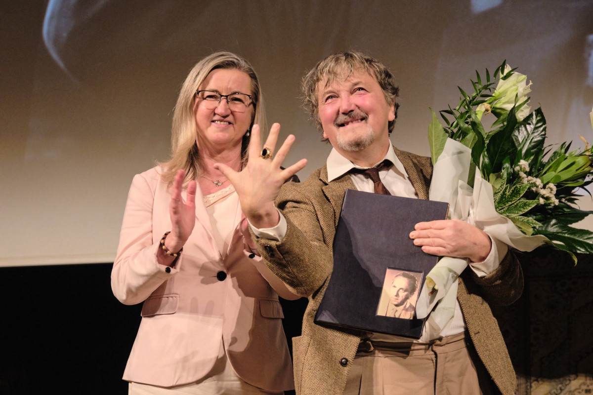 Scherer Péter vehette át az idei Páger Antal-színészdíjat. Fotó: Farkas Éva Erzsébet hivatalos FB oldala