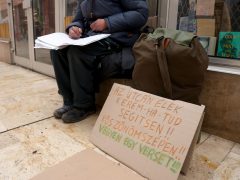 Szeged, hajléktalan, Nagyáruház, passage sor, kéreget, vers