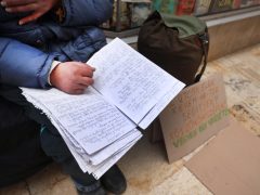 Szeged, hajléktalan, Nagyáruház, passage sor, kéreget, vers