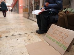 Szeged, hajléktalan, Nagyáruház, passage sor, kéreget, vers