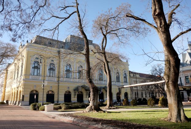 Hódmezővásárhely, Fekete sas szálló, Kossuth tér