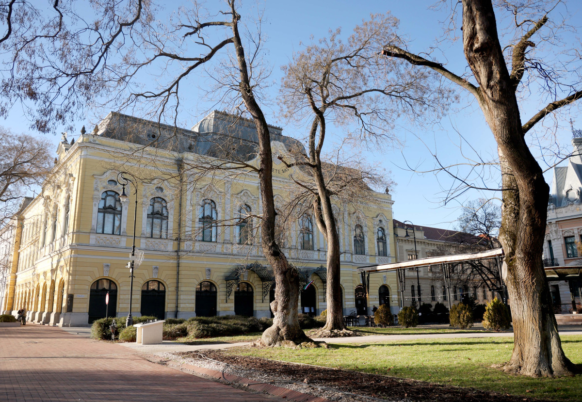 Hódmezővásárhely, Fekete sas szálló, Kossuth tér