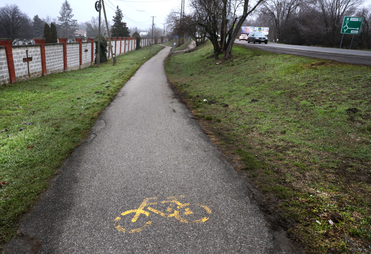 Szeged, Újszeged, Szőregi út, kerékpárút, felújítás, kerékpáros