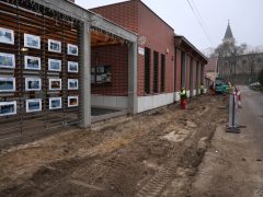 Szeged, Szőreg, Tömörkény István Művelődési Ház, burkolat felújítás, útjavítás