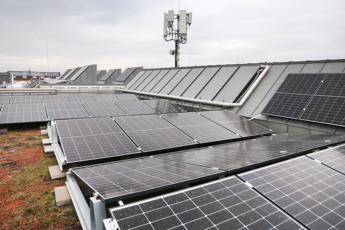 Szeged, napelem, Agóra, tető