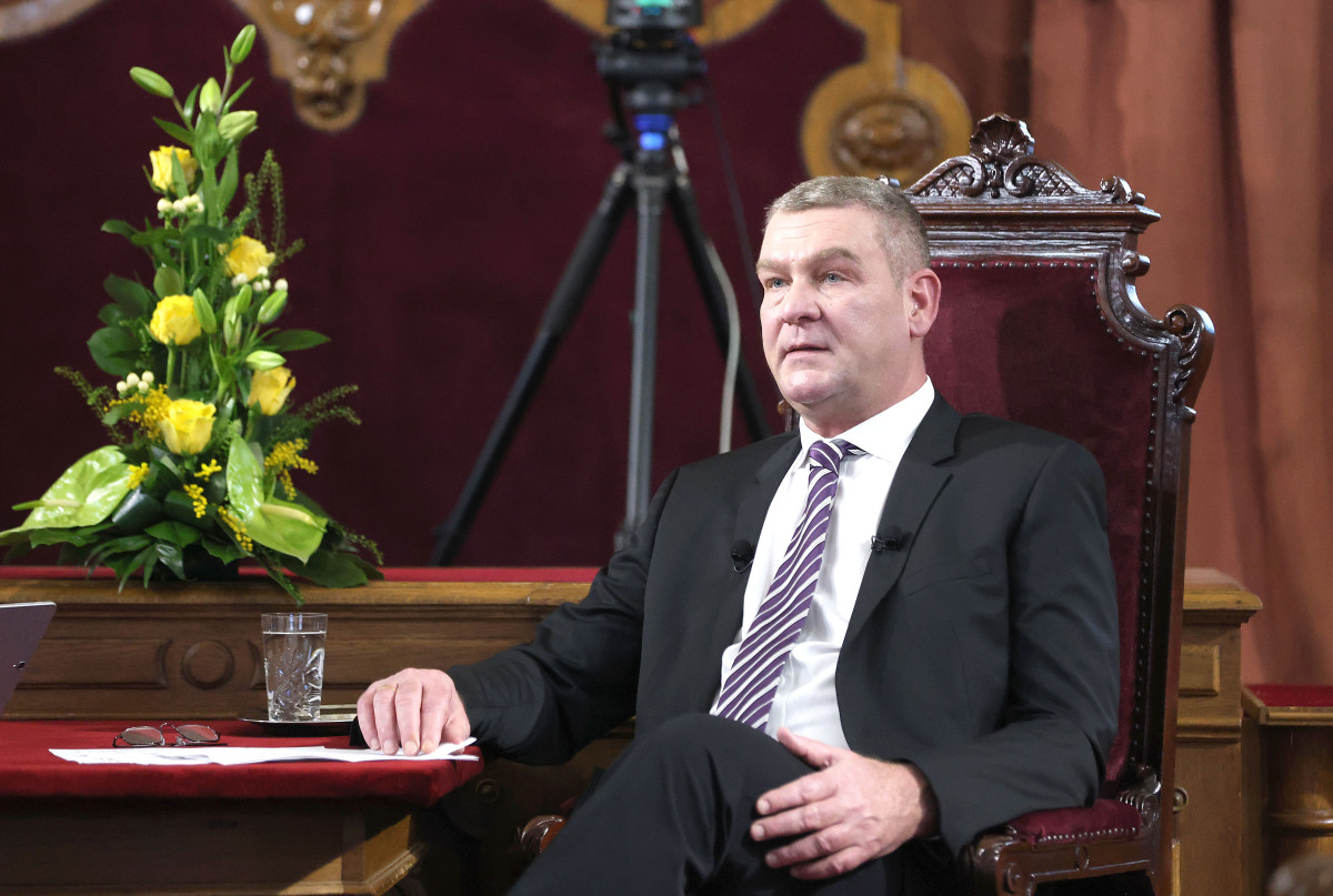 Szeged, Közéleti Kávéház, polgármester, év értékelő, beszámoló, Botka László, városháza