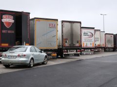 Röszke, szerb határ, teherforgalmi blokád, blokád, kamion, kamion blokád, határ zárva, röszkei határátkelő, határ, teherforgalom, várakozás, parkoló