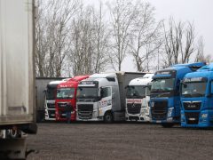 Röszke, szerb határ, teherforgalmi blokád, blokád, kamion, kamion blokád, határ zárva, röszkei határátkelő, határ, teherforgalom, várakozás, parkoló, vesztegel