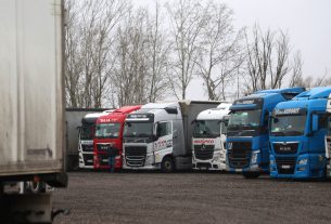 Röszke, szerb határ, teherforgalmi blokád, blokád, kamion, kamion blokád, határ zárva, röszkei határátkelő, határ, teherforgalom, várakozás, parkoló, vesztegel