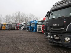Röszke, szerb határ, teherforgalmi blokád, blokád, kamion, kamion blokád, határ zárva, röszkei határátkelő, határ, teherforgalom, várakozás, parkoló, vesztegel