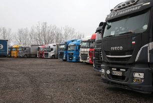 Röszke, szerb határ, teherforgalmi blokád, blokád, kamion, kamion blokád, határ zárva, röszkei határátkelő, határ, teherforgalom, várakozás, parkoló, vesztegel