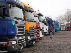 Röszke, szerb határ, teherforgalmi blokád, blokád, kamion, kamion blokád, határ zárva, röszkei határátkelő, határ, teherforgalom, várakozás, parkoló, vesztegel