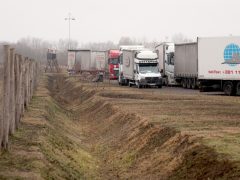 Röszke, szerb határ, teherforgalmi blokád, blokád, kamion, kamion blokád, határ zárva, röszkei határátkelő, határ, teherforgalom, várakozás, parkoló, vesztegel
