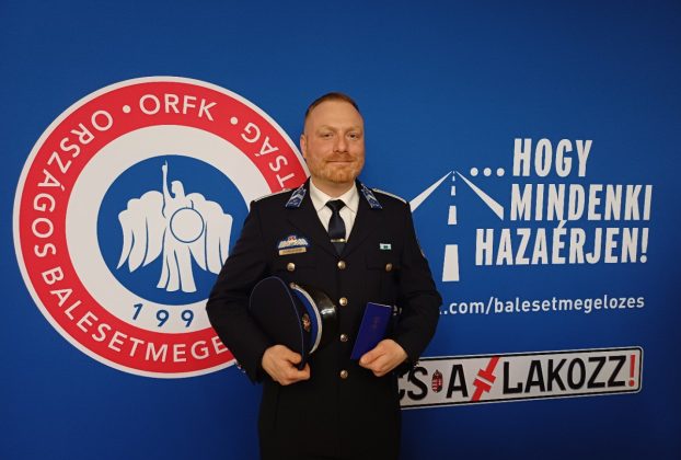 Ötvös Csanád Krisztián „Az év iskolarendőre” díj győztese Csongrád megyében. Fotó: police.hu