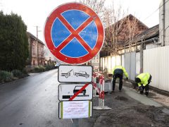 Szeged, Szende Béla utca, járdafelújítás