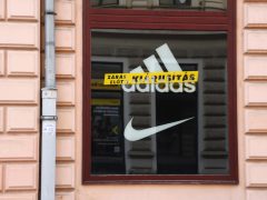 Szeged, bezárt, Kárász utca, Adidas, bolt, üzlet, üzletbezárás