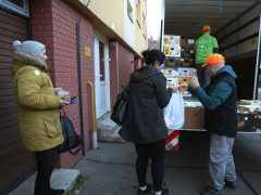 Szeged, Ételt az Életért Alapítvány, ételosztás, rászorulók, szegénység, adomány, Zárda utca