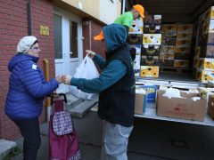 Szeged, Ételt az Életért Alapítvány, ételosztás, rászorulók, szegénység, adomány, Zárda utca