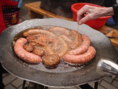 Szeged, Böllérnap, kolbász, kolbásztöltés, télbúcsúztató, farsang, jelmez, Petőfitelep